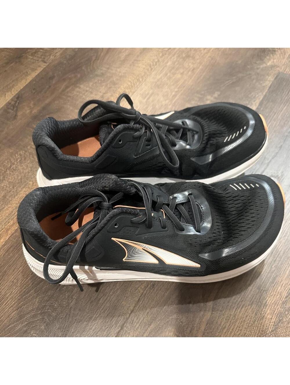 Altra Women's Black Trainer
